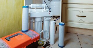 Установка фильтра для воды в Чайковском — цена от 607 руб., заказать монтаж под ключ в Мастер24
