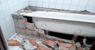 Демонтаж ванны в Чайковском от Мастер24 — быстро, недорого, вывоз старой ванны от 1012 руб.